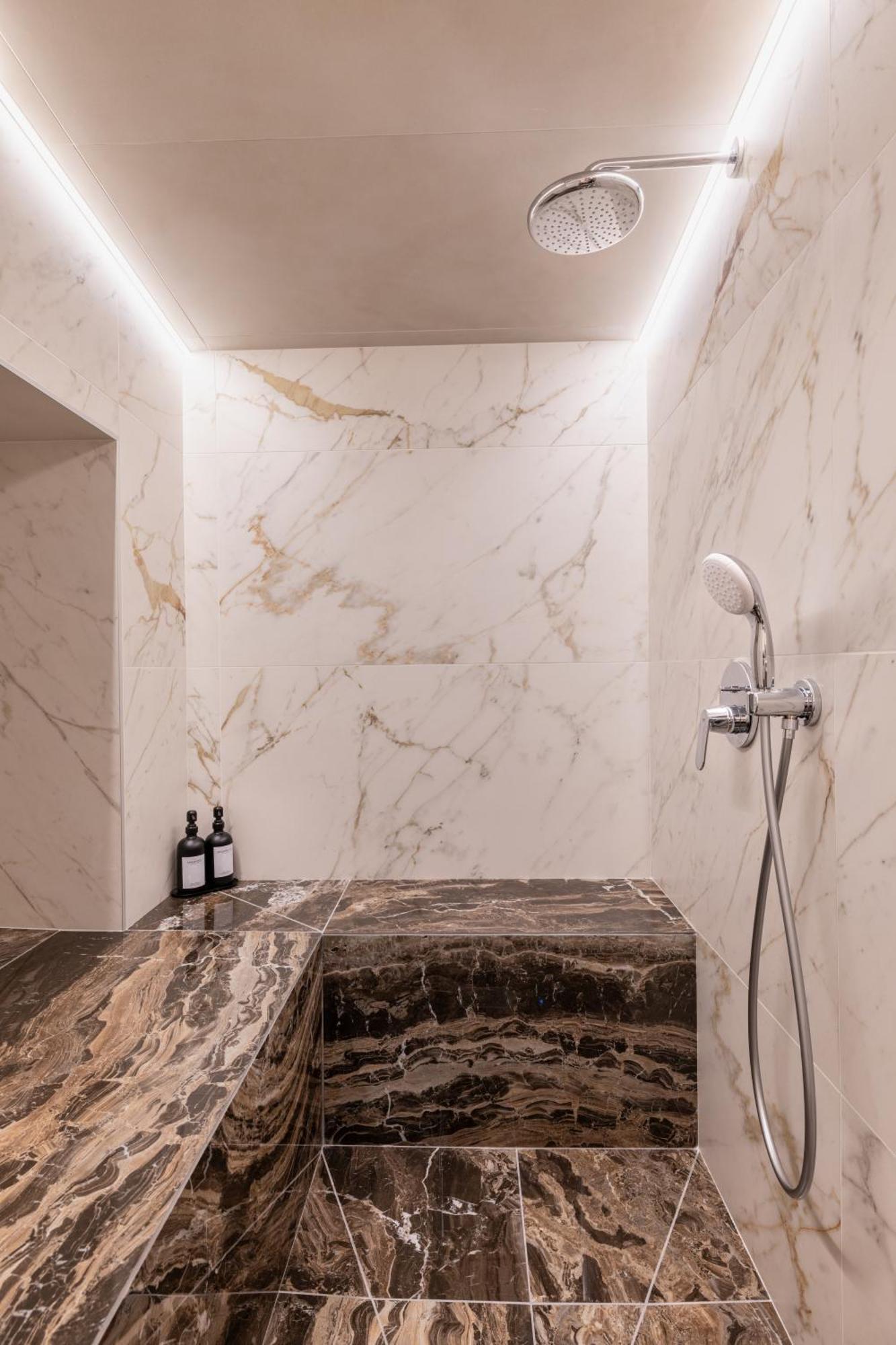 C0C00N Veritable Hammam A Partager A Deux Riom Exterior photo